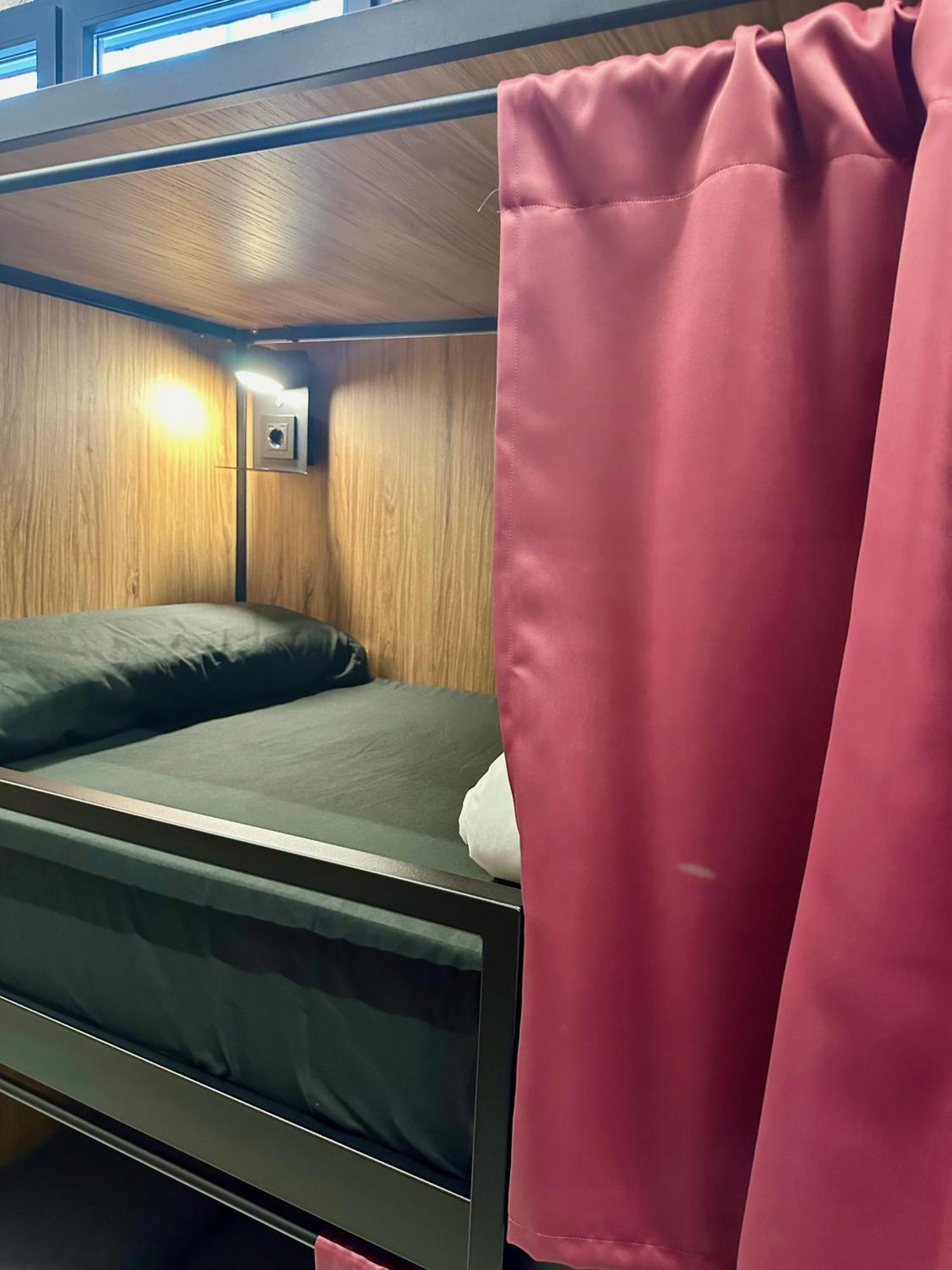 Velvet Hostels Pacifico Madrid Ngoại thất bức ảnh