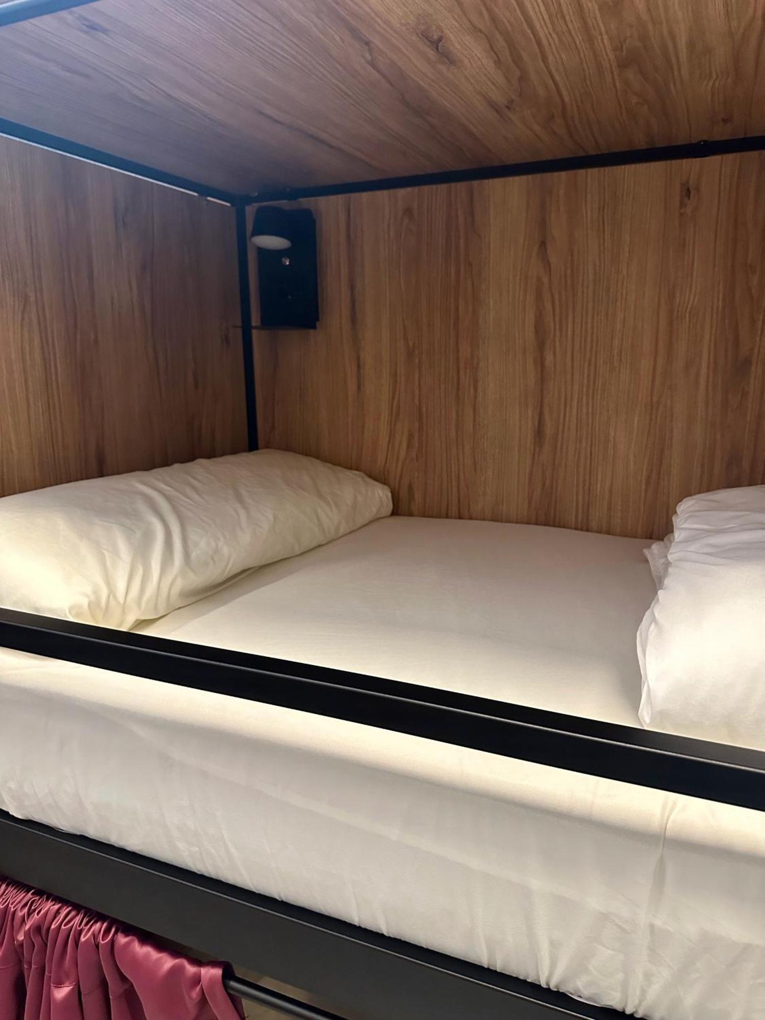 Velvet Hostels Pacifico Madrid Ngoại thất bức ảnh