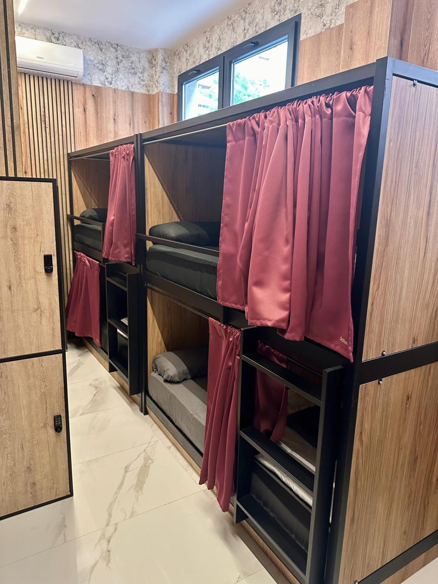 Velvet Hostels Pacifico Madrid Ngoại thất bức ảnh