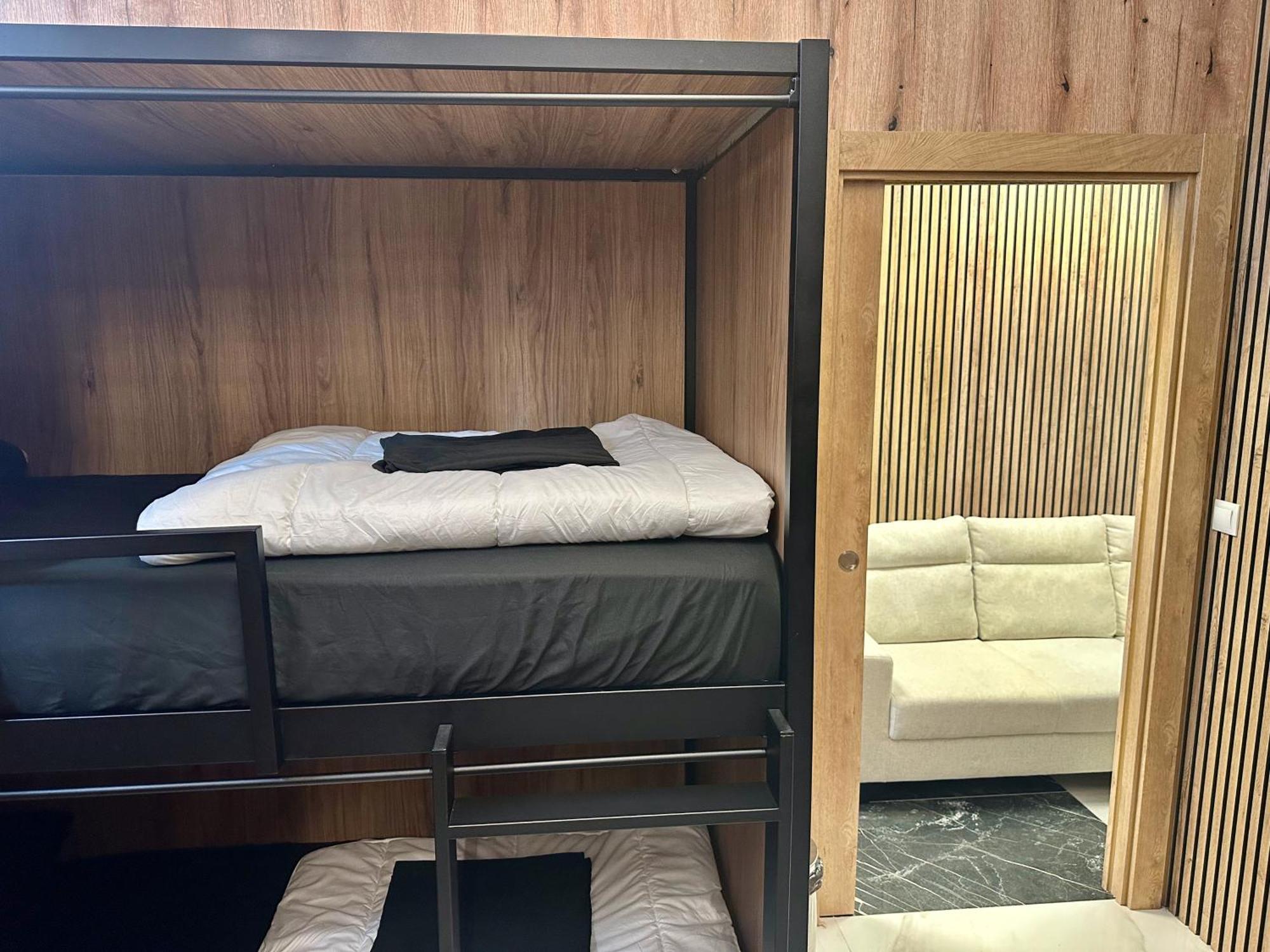 Velvet Hostels Pacifico Madrid Ngoại thất bức ảnh