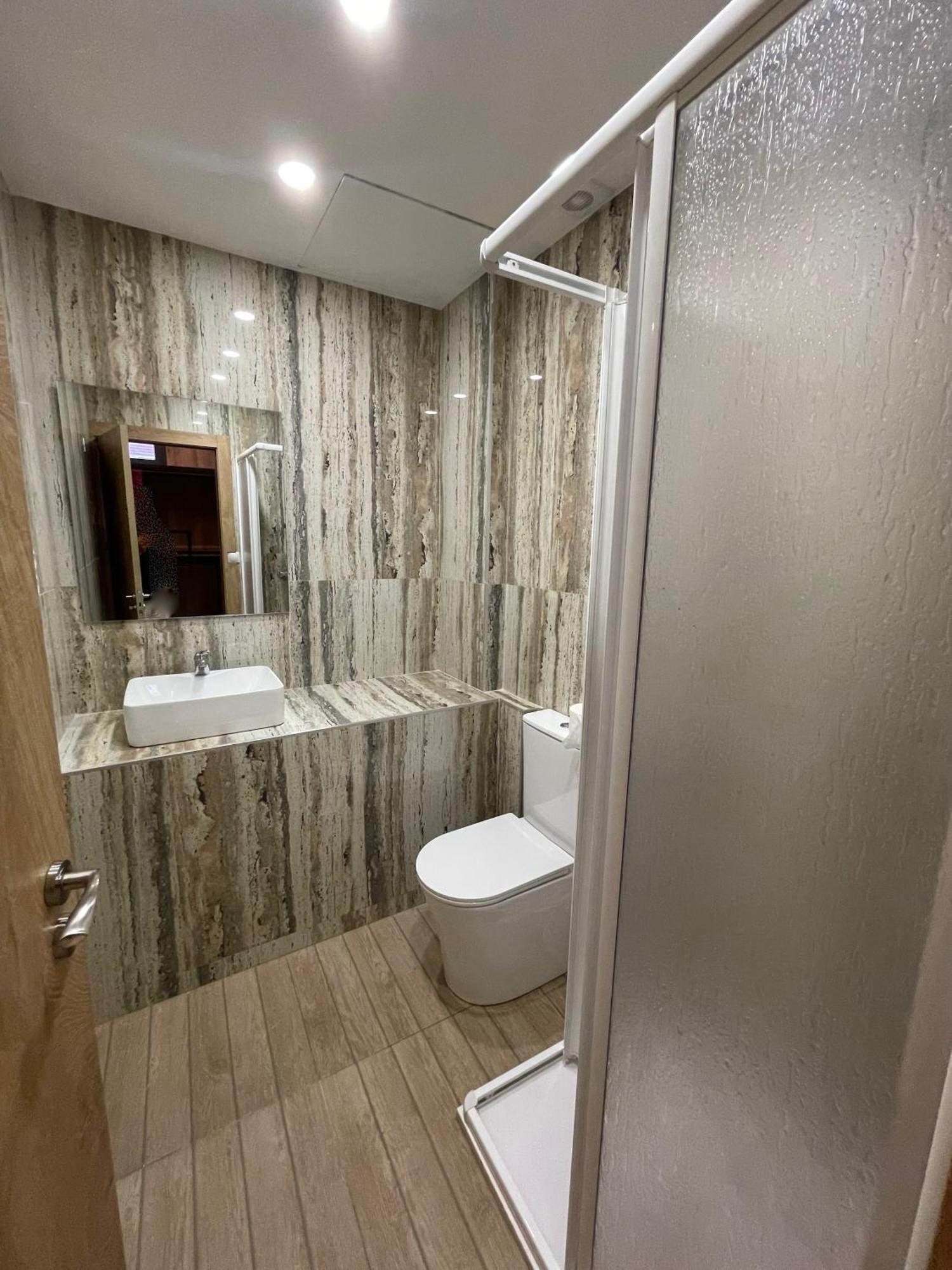 Velvet Hostels Pacifico Madrid Ngoại thất bức ảnh